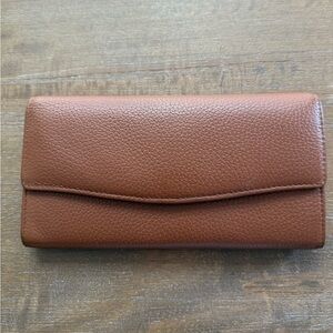 Cuyana Classic Flap Wallet in Camel Pebbled Leather
